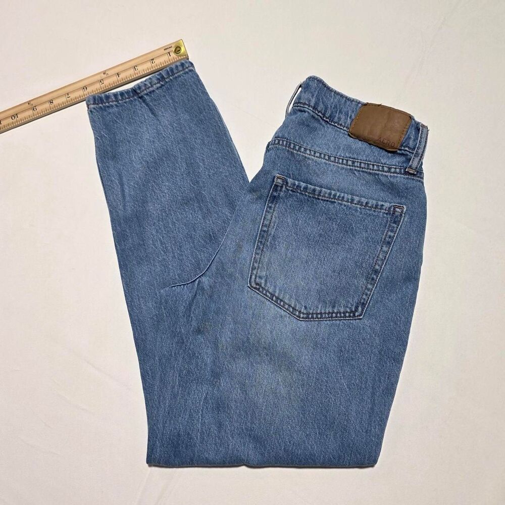 Aero women's size 6 mom jeans style/fit see photos for distressing and condition